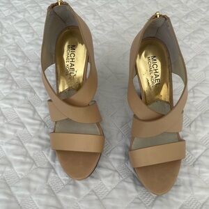 Michael Kors Carla platform heel size 5.5, very comfortable.